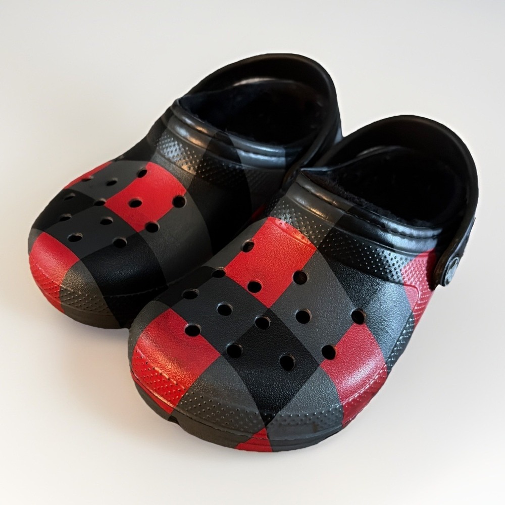 Crocs Classic Fur Lined Plaid Fleece Clog Grey Red Black Kids Size  C11